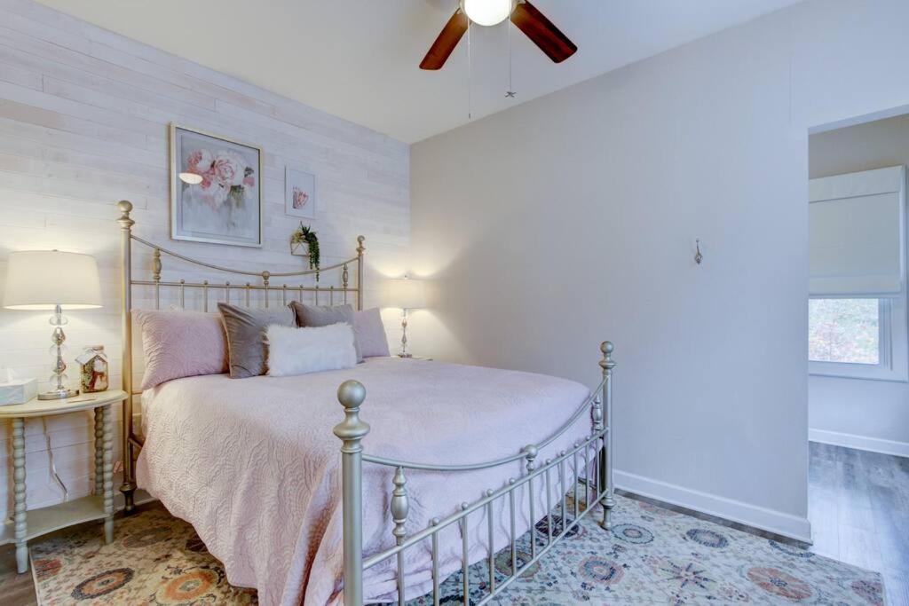 Spring Bungalow - A Cozy Getaway In Downtown Hot Springs! المظهر الخارجي الصورة