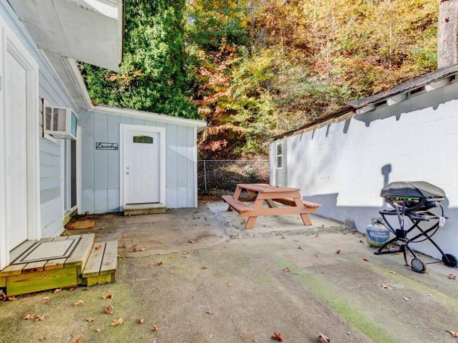 Spring Bungalow - A Cozy Getaway In Downtown Hot Springs! المظهر الخارجي الصورة